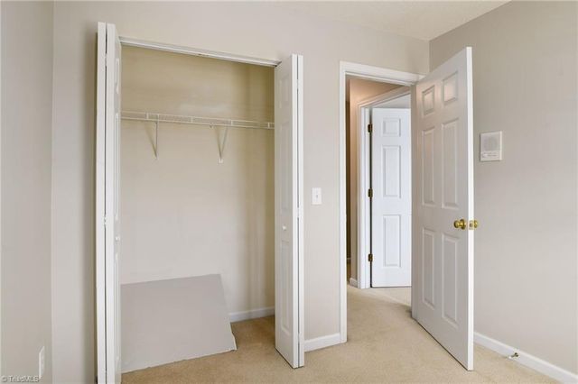 1604 Olivers Crossing Circle, Winston-salem, NC 27127