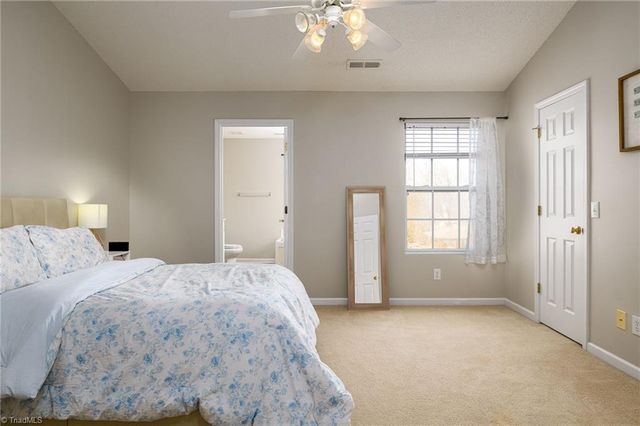 1604 Olivers Crossing Circle, Winston-salem, NC 27127