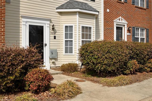 1604 Olivers Crossing Circle, Winston-salem, NC 27127