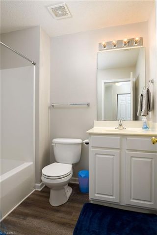 1604 Olivers Crossing Circle, Winston-salem, NC 27127