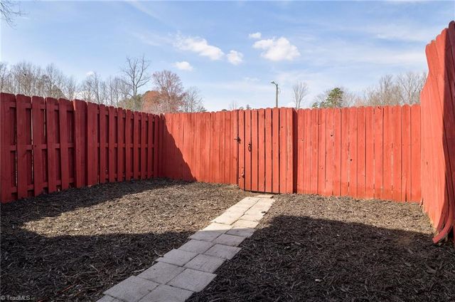 1604 Olivers Crossing Circle, Winston-salem, NC 27127