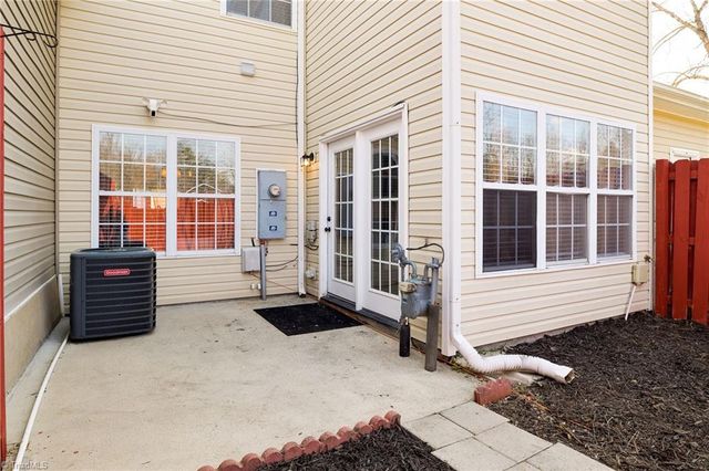 1604 Olivers Crossing Circle, Winston-salem, NC 27127