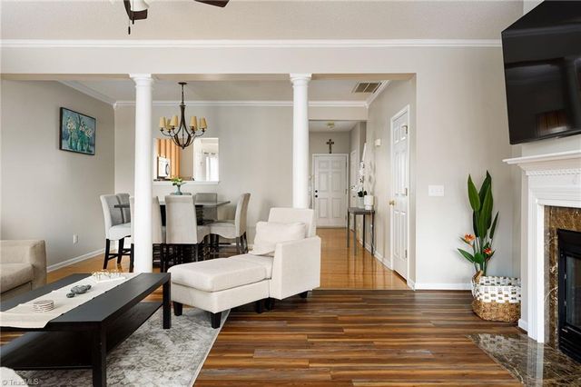 1604 Olivers Crossing Circle, Winston-salem, NC 27127