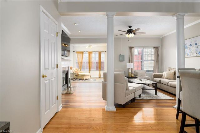 1604 Olivers Crossing Circle, Winston-salem, NC 27127