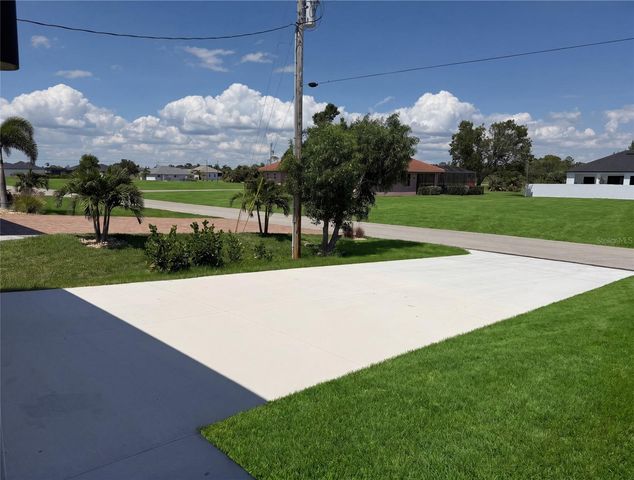 2725 EMBERS PARKWAY W, Cape Coral, FL 33993