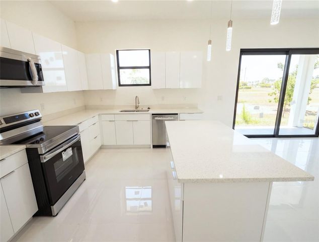 2725 EMBERS PARKWAY W, Cape Coral, FL 33993