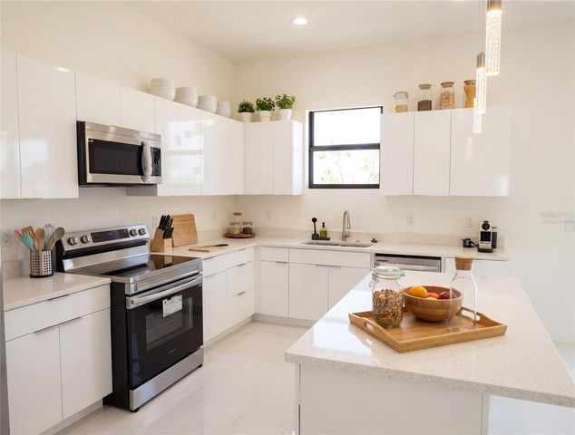 2725 EMBERS PARKWAY W, Cape Coral, FL 33993