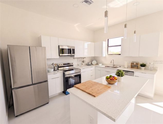 2725 EMBERS PARKWAY W, Cape Coral, FL 33993