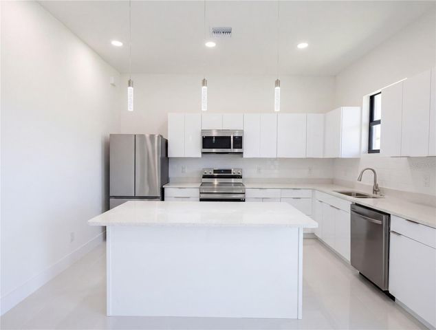 2725 EMBERS PARKWAY W, Cape Coral, FL 33993