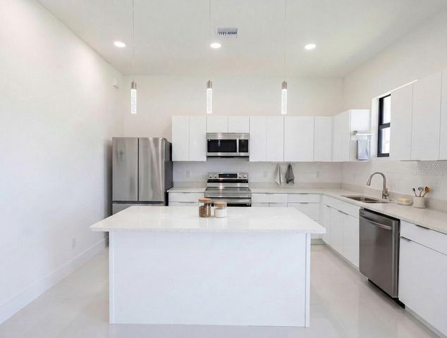 2725 EMBERS PARKWAY W, Cape Coral, FL 33993