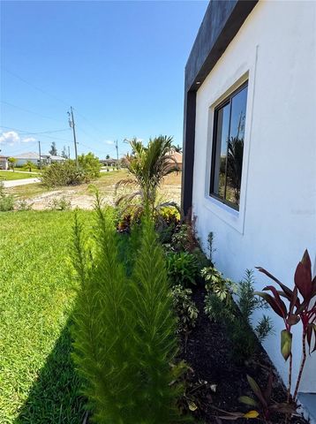 2725 EMBERS PARKWAY W, Cape Coral, FL 33993