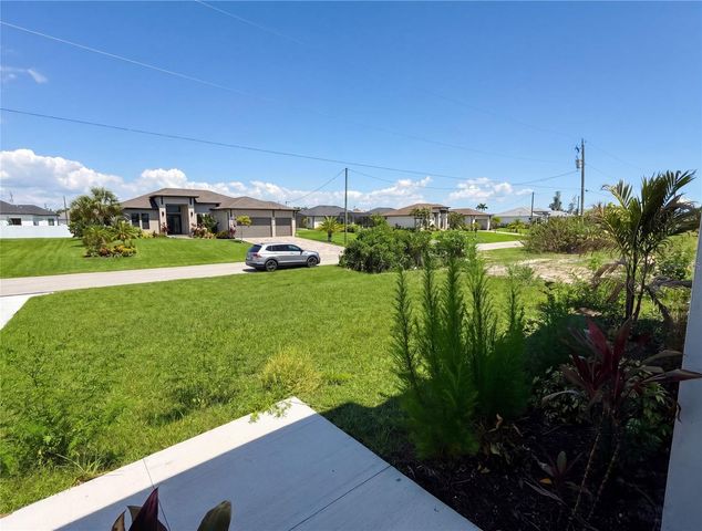 2725 EMBERS PARKWAY W, Cape Coral, FL 33993