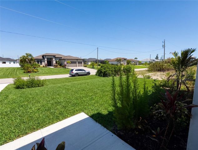 2725 EMBERS PARKWAY W, Cape Coral, FL 33993