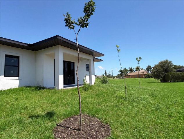 2725 EMBERS PARKWAY W, Cape Coral, FL 33993
