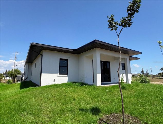 2725 EMBERS PARKWAY W, Cape Coral, FL 33993