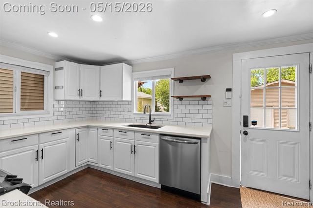 142 Massoit Street, Commerce Twp, MI 48017