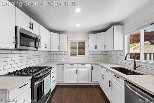 142 Massoit Street, Commerce Twp, MI 48017