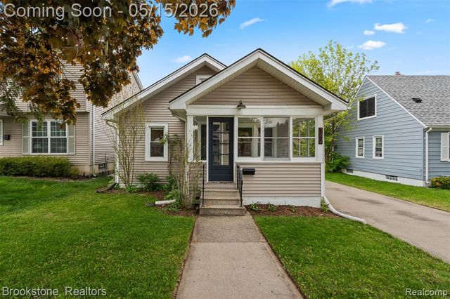 142 Massoit Street, Commerce Twp, MI 48017