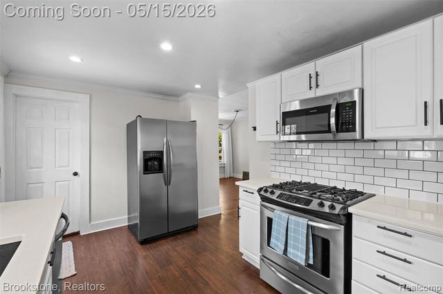 142 Massoit Street, Commerce Twp, MI 48017