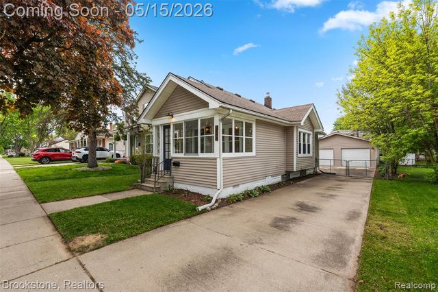 142 Massoit Street, Commerce Twp, MI 48017