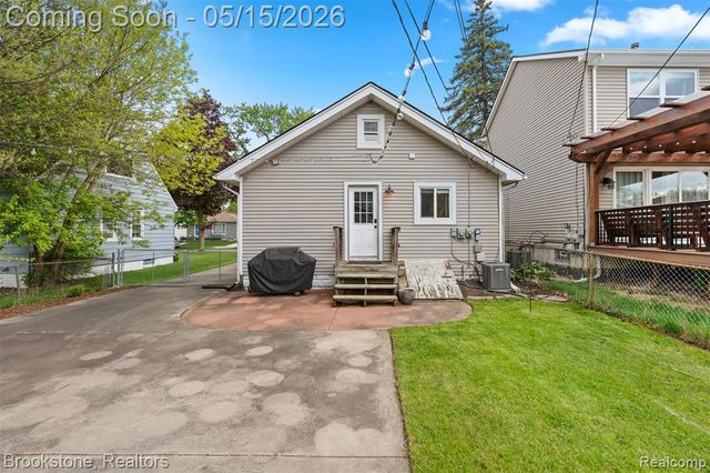 142 Massoit Street, Commerce Twp, MI 48017
