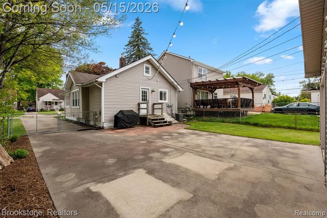 142 Massoit Street, Commerce Twp, MI 48017