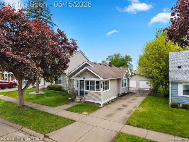 142 Massoit Street, Commerce Twp, MI 48017