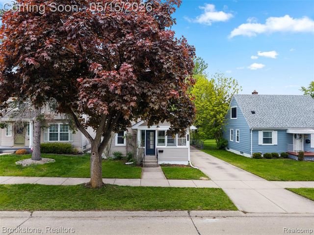 142 Massoit Street, Commerce Twp, MI 48017