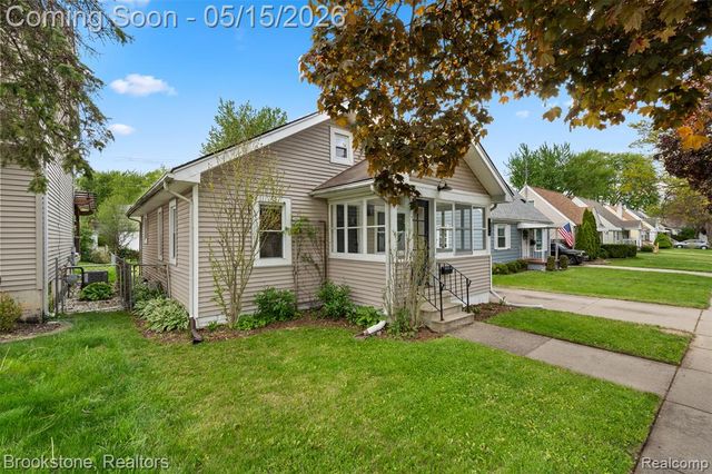 142 Massoit Street, Commerce Twp, MI 48017
