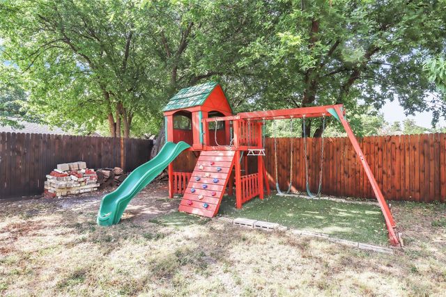 6921 Windy Hill Road, Forest Hill, TX 76140