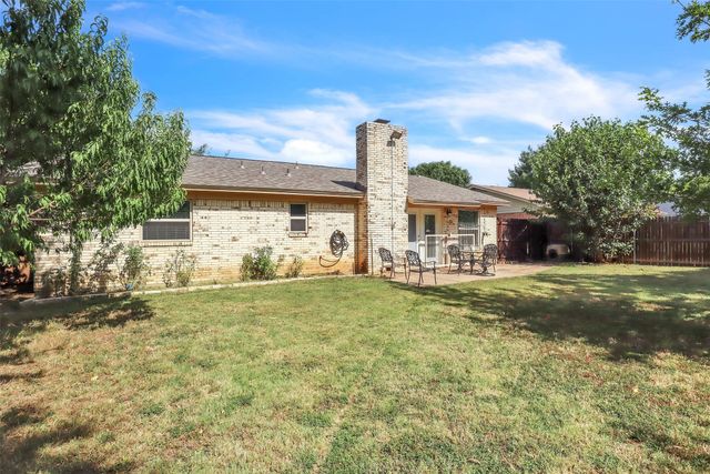 6921 Windy Hill Road, Forest Hill, TX 76140