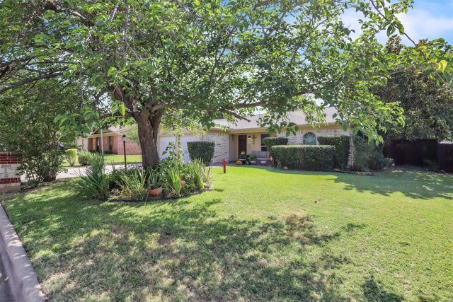 6921 Windy Hill Road, Forest Hill, TX 76140