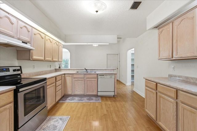 31325 PRESTWICK AVENUE, Sorrento, FL 32776