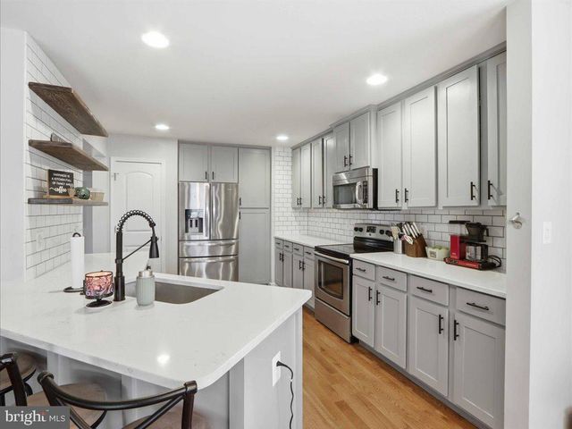 7742 LAWRENCE AVE, Pasadena, MD 21122