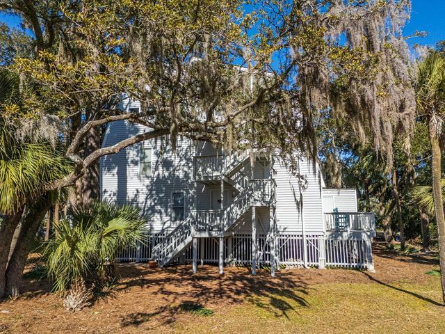279 Driftwood Lane, Edisto Beach, SC 29438
