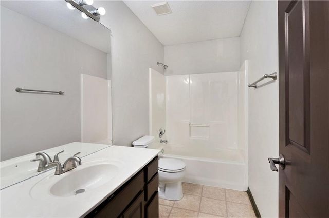 15607 S Blackfoot Street, Olathe, KS 66062