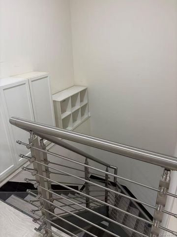 756 40th Street 1R, Brooklyn, NY 11232