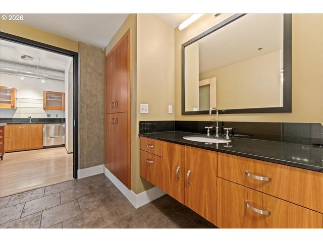 333 Nw 9TH Ave 609, Portland, OR 97209