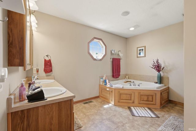 5600 N 300 E Road, Decatur, IN 46733