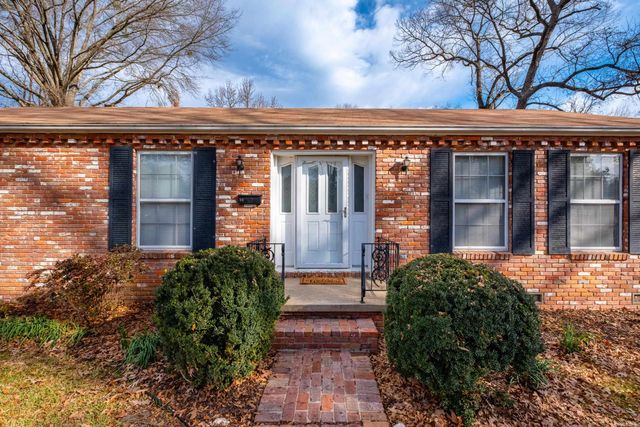 55 Warwick Road, Little Rock, AR 72205