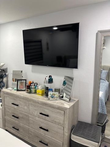 4050 NW 135th St 18-1, Opa-locka, FL 33054