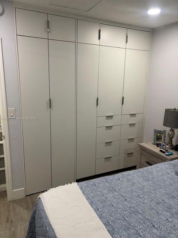 4050 NW 135th St 18-1, Opa-locka, FL 33054