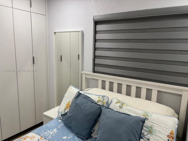 4050 NW 135th St 18-1, Opa-locka, FL 33054