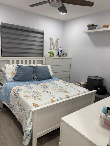 4050 NW 135th St 18-1, Opa-locka, FL 33054