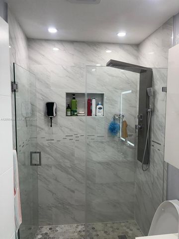 4050 NW 135th St 18-1, Opa-locka, FL 33054