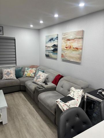 4050 NW 135th St 18-1, Opa-locka, FL 33054