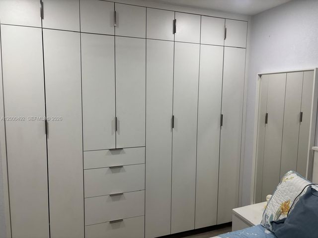 4050 NW 135th St 18-1, Opa-locka, FL 33054