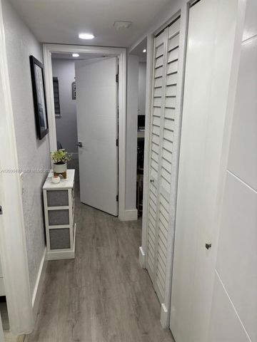 4050 NW 135th St 18-1, Opa-locka, FL 33054