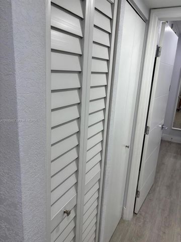 4050 NW 135th St 18-1, Opa-locka, FL 33054