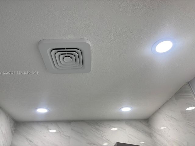 4050 NW 135th St 18-1, Opa-locka, FL 33054